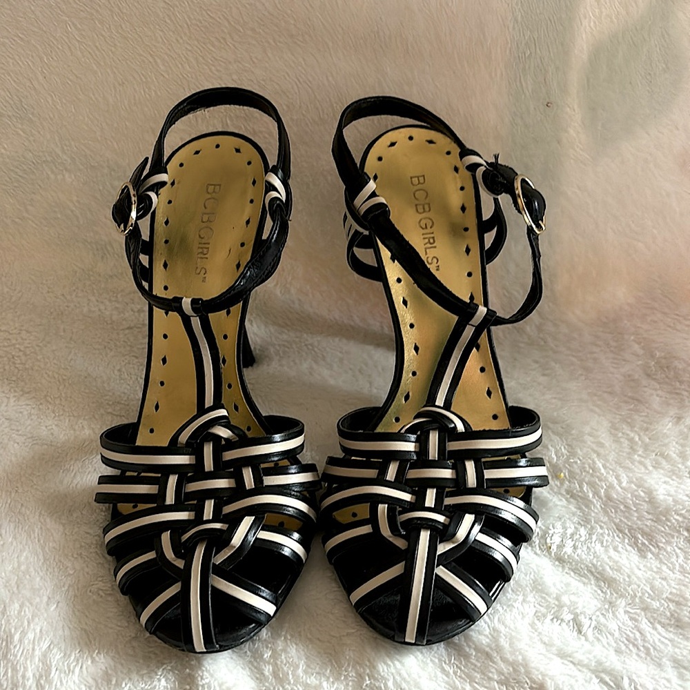 BCBGirls Black and Cream woven strapped leather heels with 1940’s t-strap sz6
